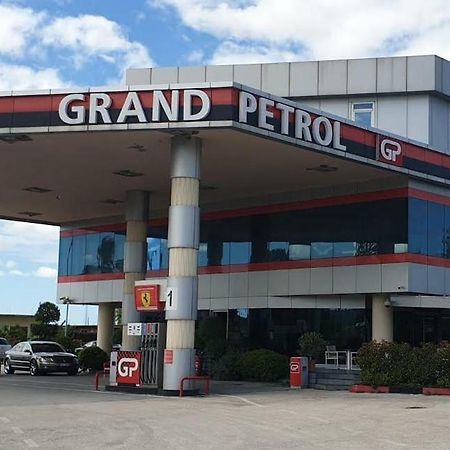 Grand Hotel Petrol Fier Kültér fotó