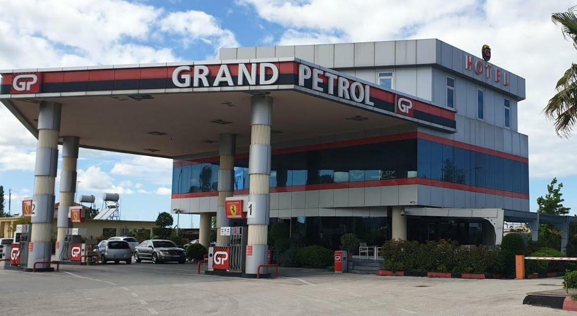 Grand Hotel Petrol Fier Kültér fotó